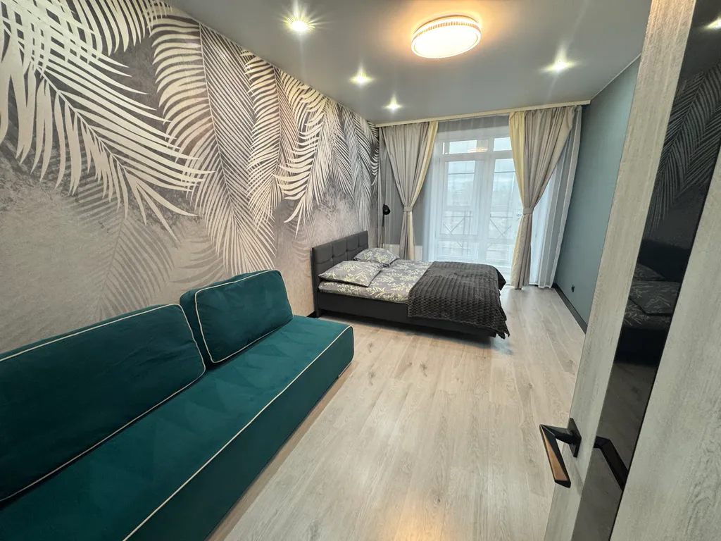 Большая Уютная 1-комнатная квартира,своя парковка,рядом магазин,центр