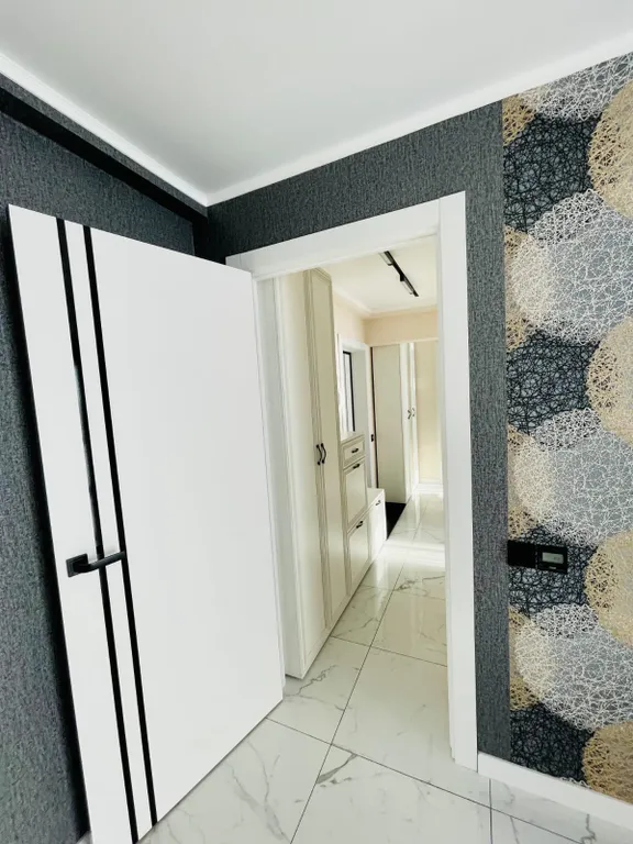 2-комнатная квартира с панорамными окнами и с видом на море