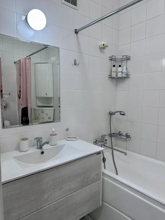 Двухкомнатная просторная квартира в центре города