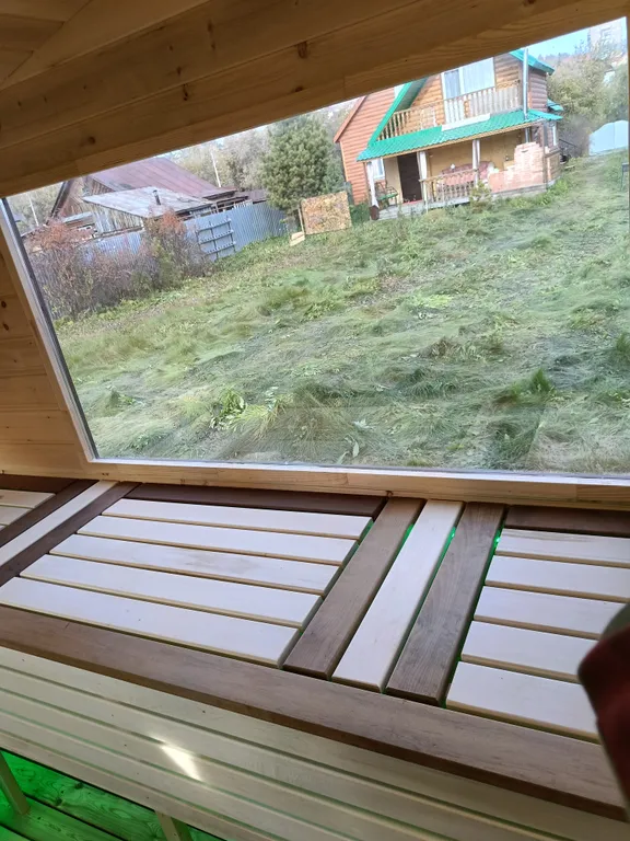 Домик, банька, чан, на берегу реки Белой