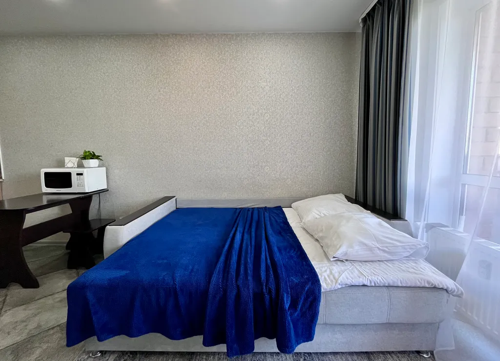 Апартамент с балконом возле аэропорта