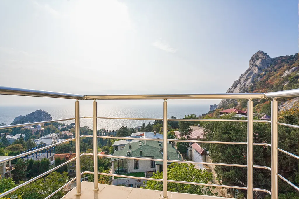 Уютная студия с шикарным видом на море у горы Кошка