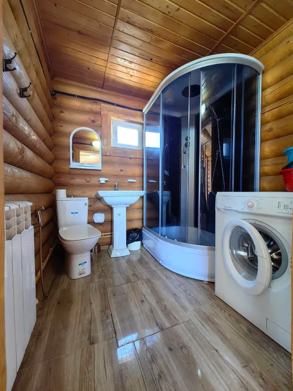 Домик на берегу моря у аквапарка