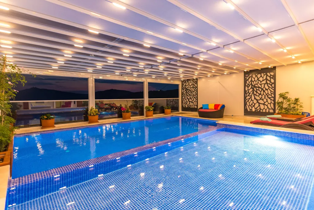 Вилла 466 с крытым бассейном с подогревом