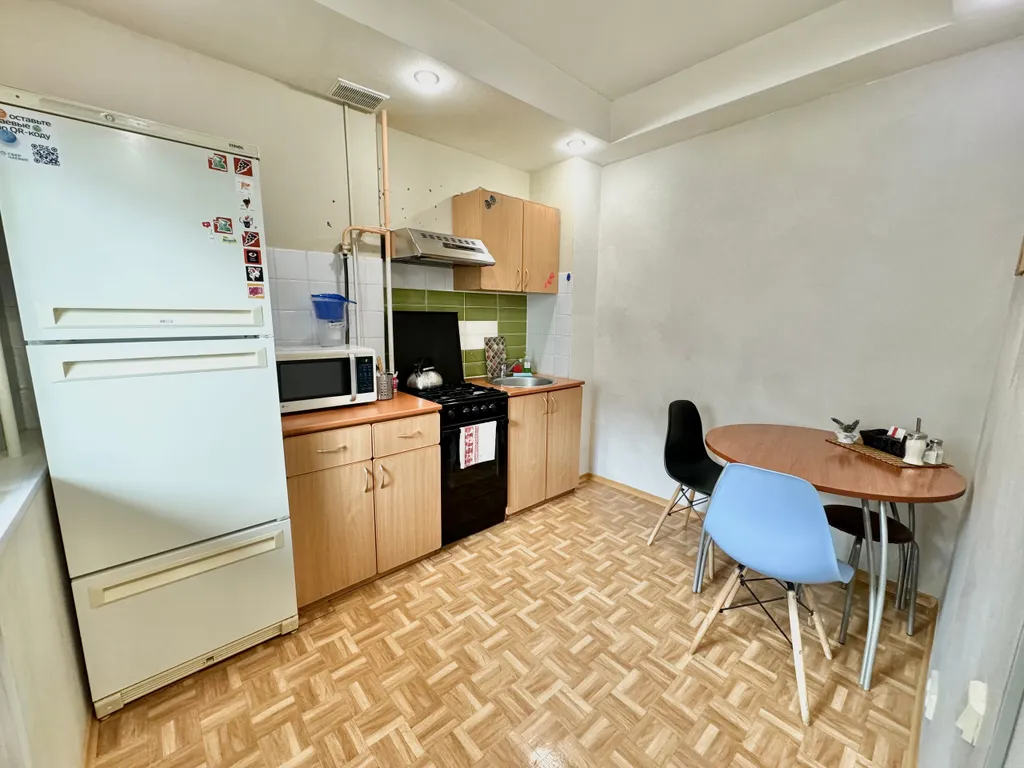 Однокомнатная класса комфорт с большой кухней у ДК Металлургов