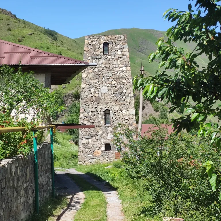 Коттедж с видом на горы и горную речку