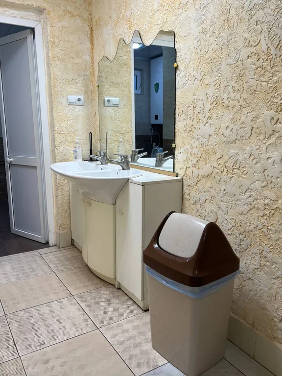 Уютное место отдыха для большой веселой компании с танцполом и баром