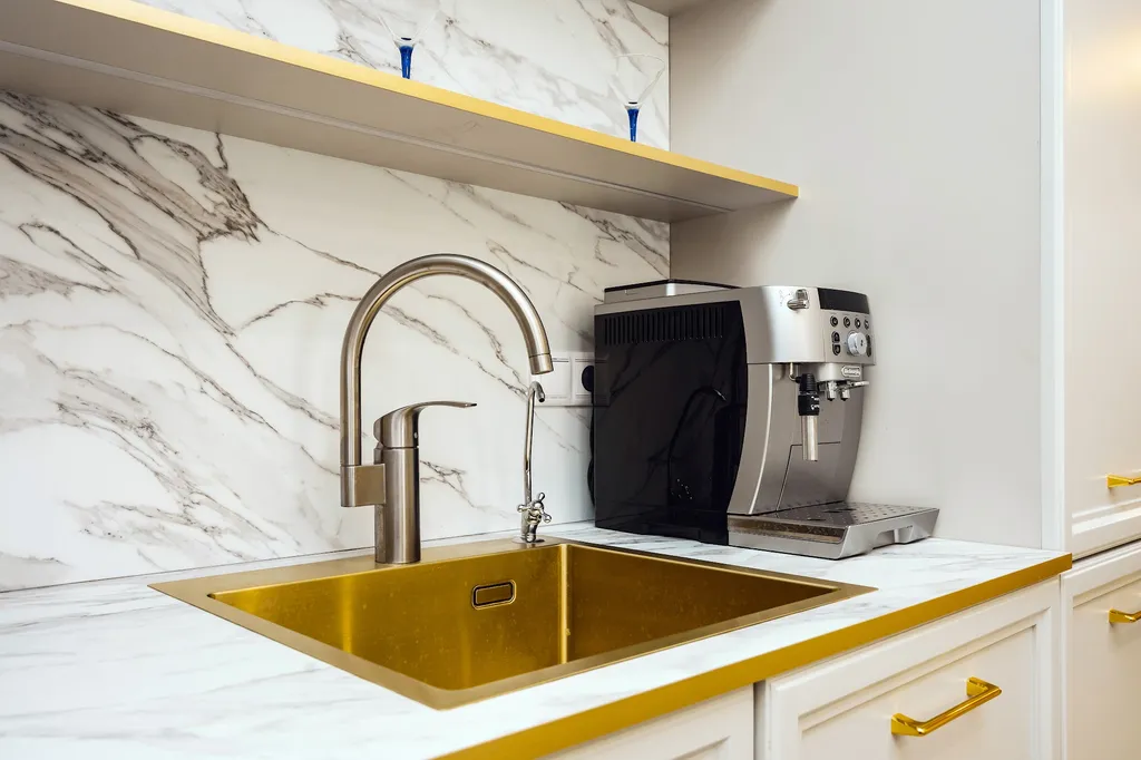 Стильные Апартаменты в центре Ялты «Yalta Plaza Holidays» 100м до Моря