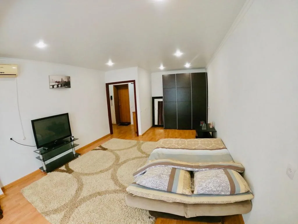 Квартира в самом центре нового города с видом на главную улицу