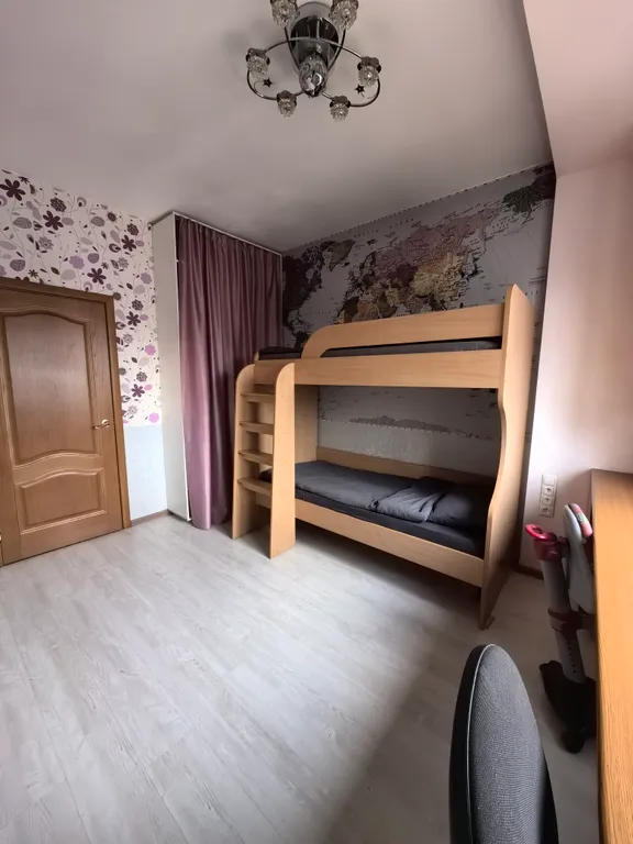 Счастливая матрешка с камином у вокзала Исакогорка