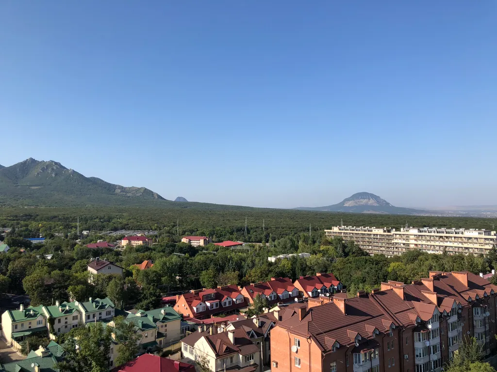 Квартира с видом на горы, в центре города