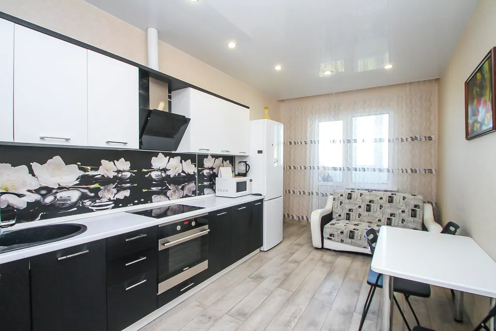 Квартира Чистая двушка со свежим ремонтом и шикарным видом — аренда посуточно в Сургут