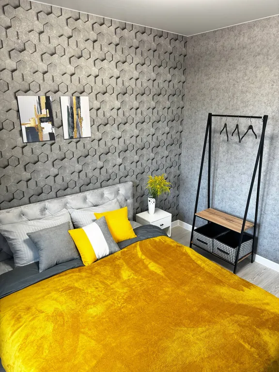 Стильный дом-шале с панорамными окнами, террасой и костровой зоной