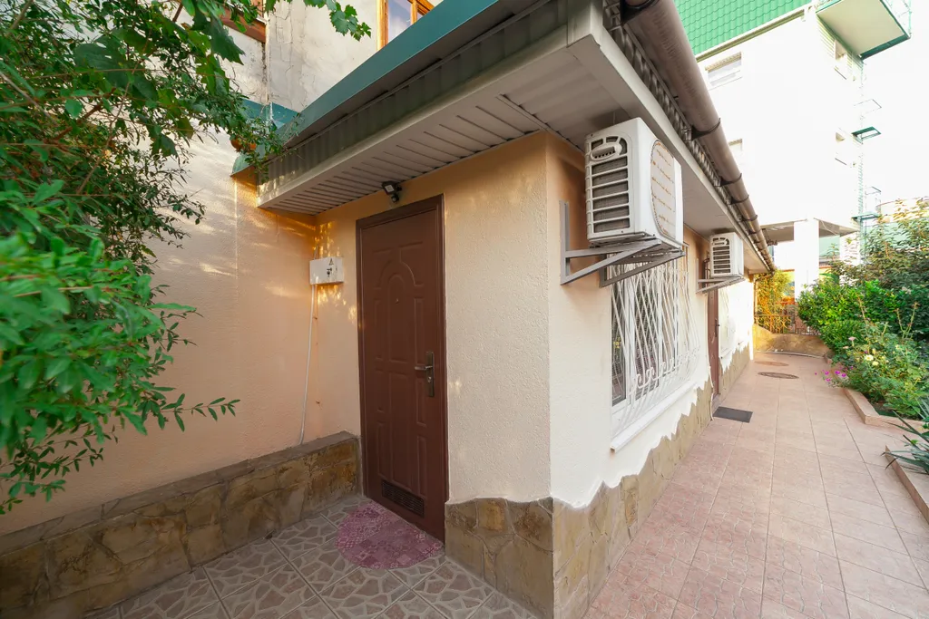 Уютные апартаменты с двориком в центре города