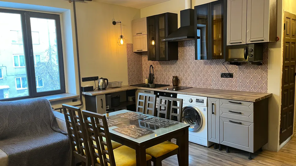 Евротрешка с нестандартной планировкой в центре города