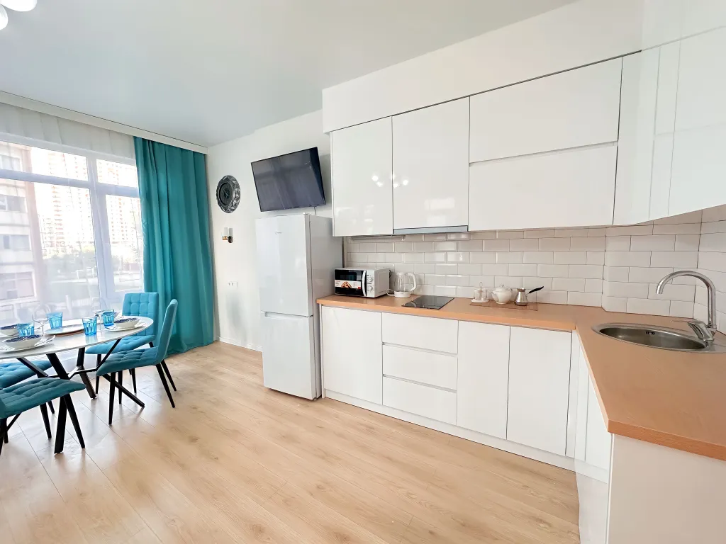 3-комнатный апартамент, бассейн + парковка, жк white sails