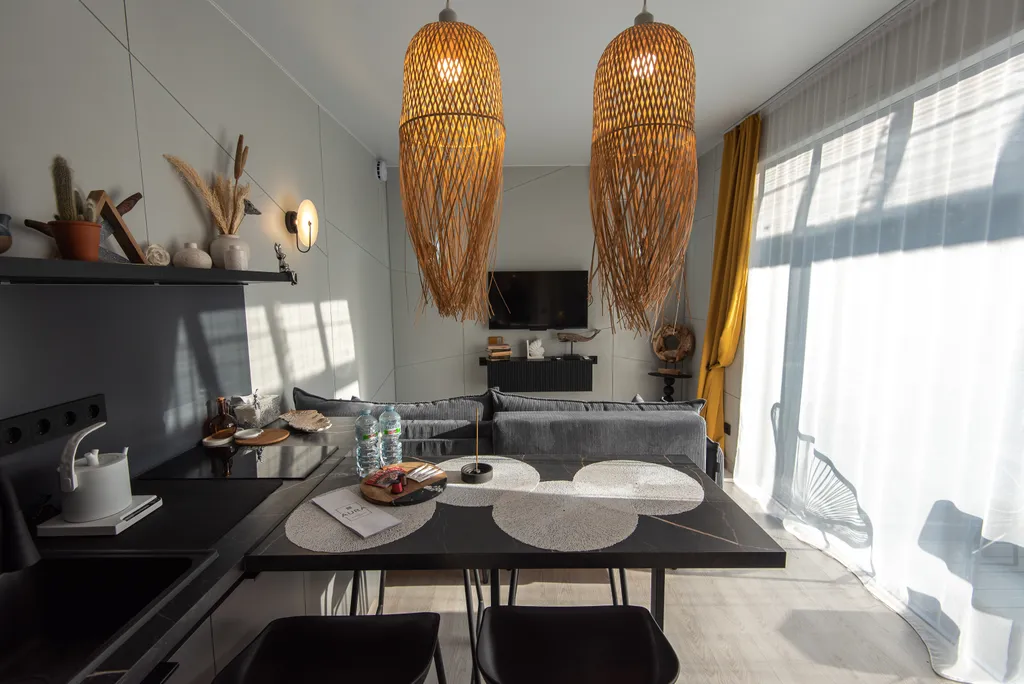 Зеркальный домик с террасой и купелью