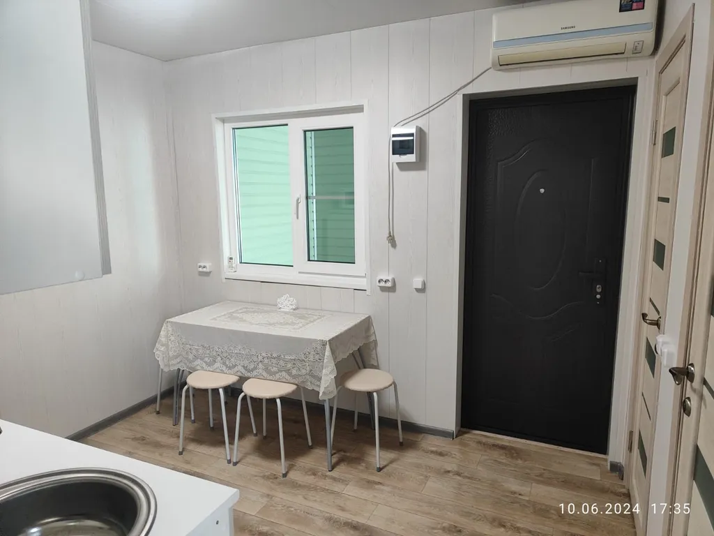 Квартира Отдельная мансарда с верандой — Ейск