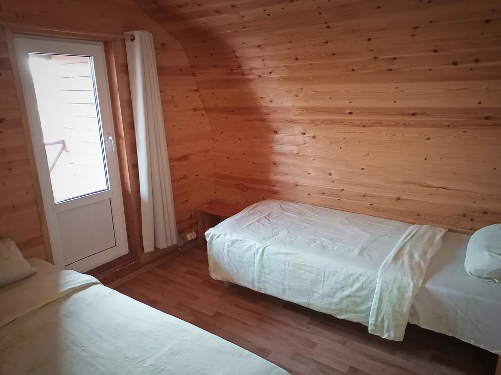 Дом на берегу Красного озера