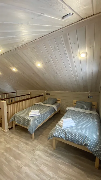 Уютный дом с бассейном на природе