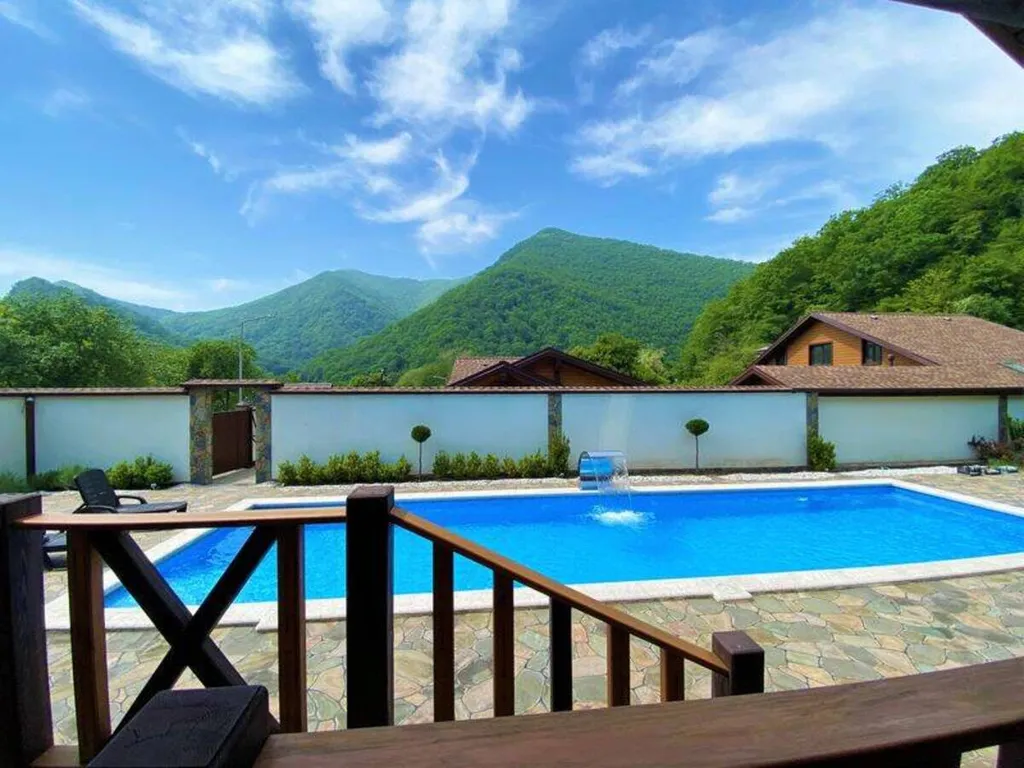 Дом в горах с видом на бассейн