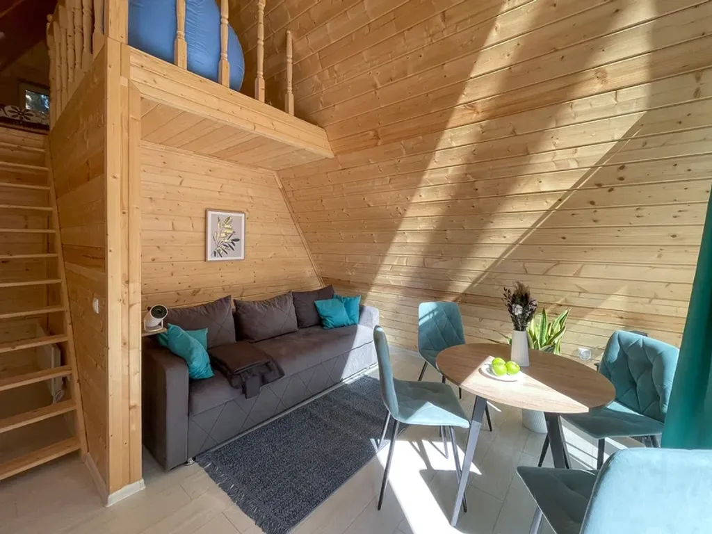 Домик с баней в лесу