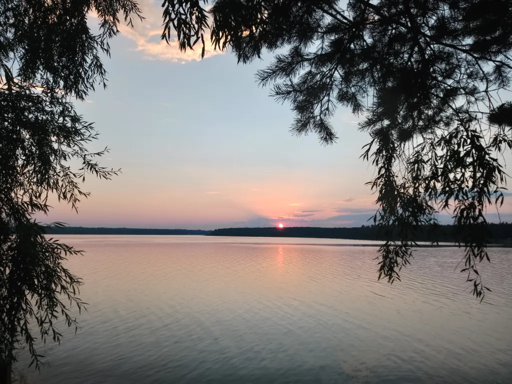 Удобный дом на самом берегу озера Вселуг