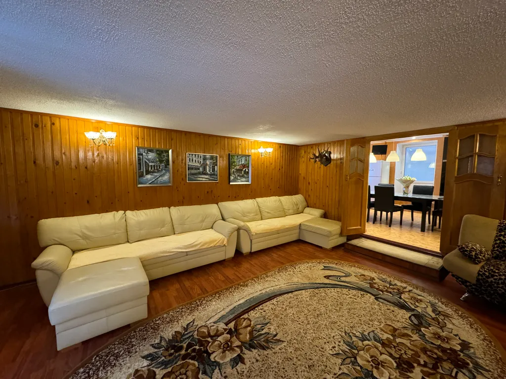 Уютный большой коттедж в живописном, тихом месте рядом с городом