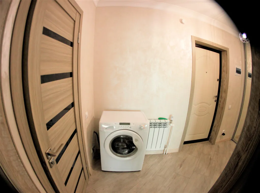 Однокомнатная квартира с велосипедами, 1 линия