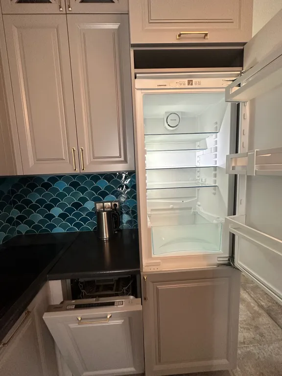 Дизайнерская большая квартира на берегу моря