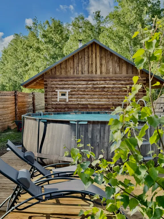 Уютный дом в лесу