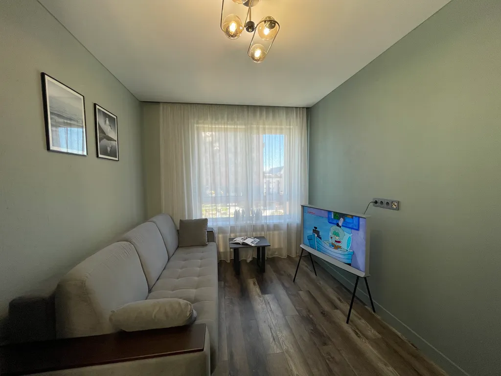 Роскошная уютная квартира с огромными окнами в тихий двор