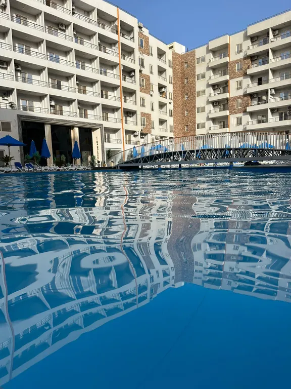 Апартаменты с личным пляжем и бассейном