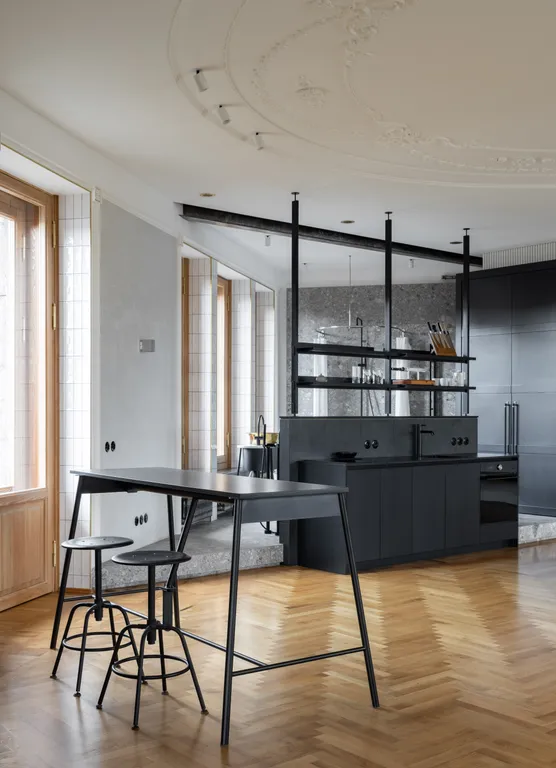 Угловая квартира под башней на пяти углах