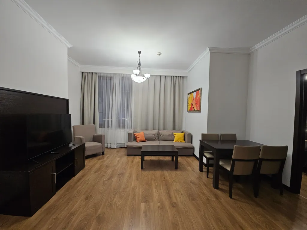 Апартаменты комфорт+ с 2 спальнями, балконом и с видом на горы и ярмарку