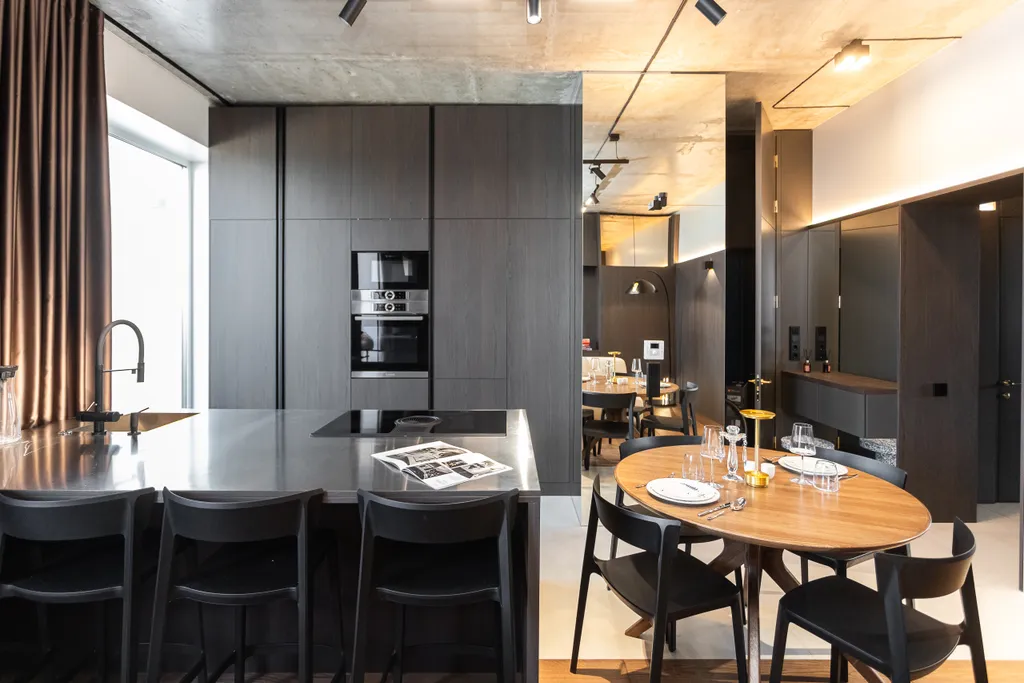 Квартира на первой береговой линии с видом на море в стиле лофт