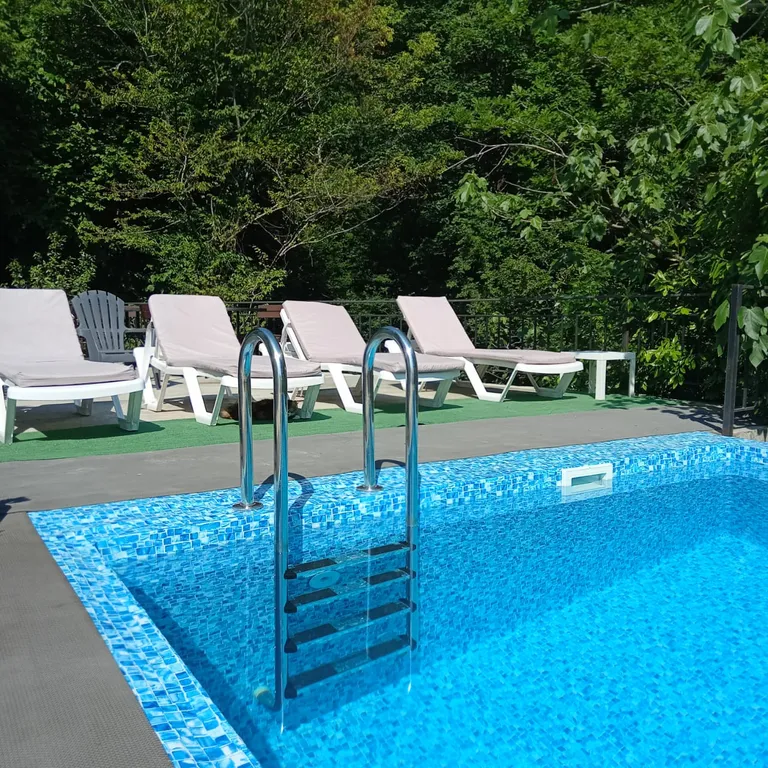 Квартира Квартира Улучшенный номер с балконом в новом коттедже с бассейном и сауной — Лазаревское