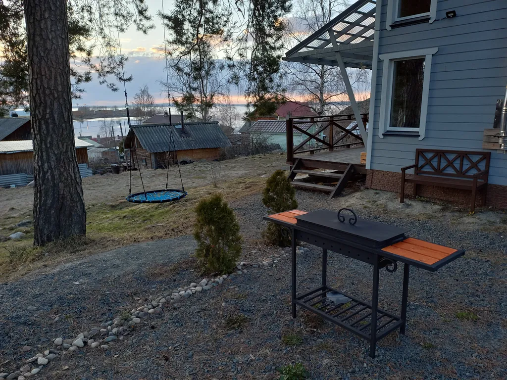 Финнский домик у скалы