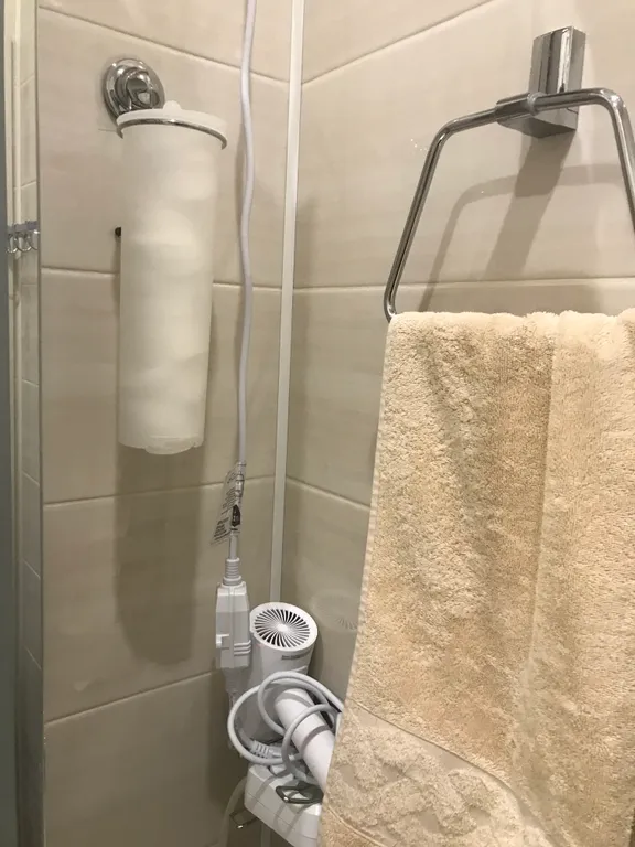 Однокомнатная квартира с окнами на парк Землячки рядом цирк, УДС Молот