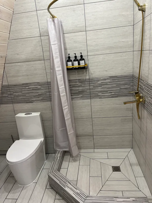 Уютный дом а-фрейм в сосновом лесу