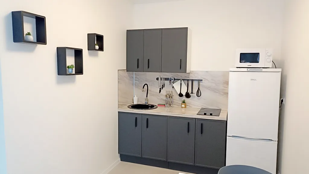 Уютная евродвушка с кондиционером на 8 этаже у МРНЦ Цыба