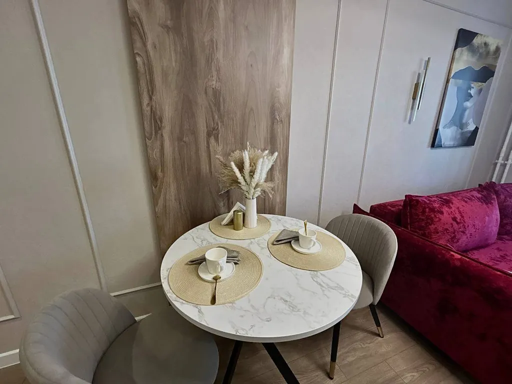 Поделам Дизайнерская квартира на 14 этаже у арены Трактор