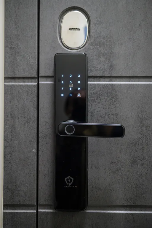 Новые апартаменты в ЖК R-House, 100 метров от Mega