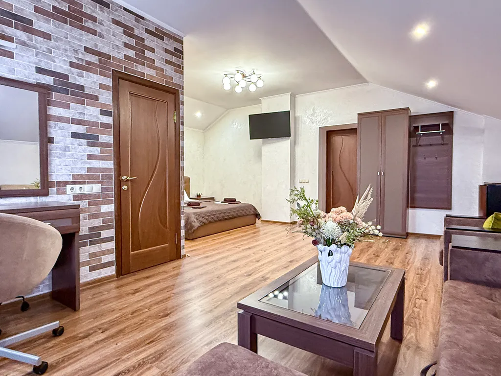 Просторный дом с видом на море и горы