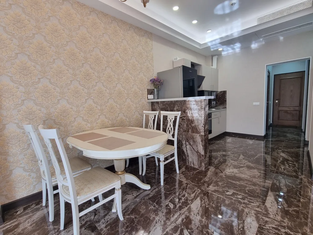 Aпаpтaмeнт люкс c баcсейном и теpрaсой нa набеpeжной