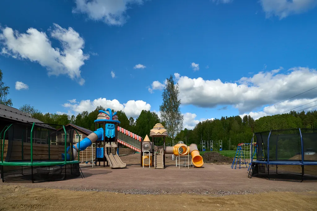 Коттедж Уютный коттедж на берегу Красного озера — Светлое