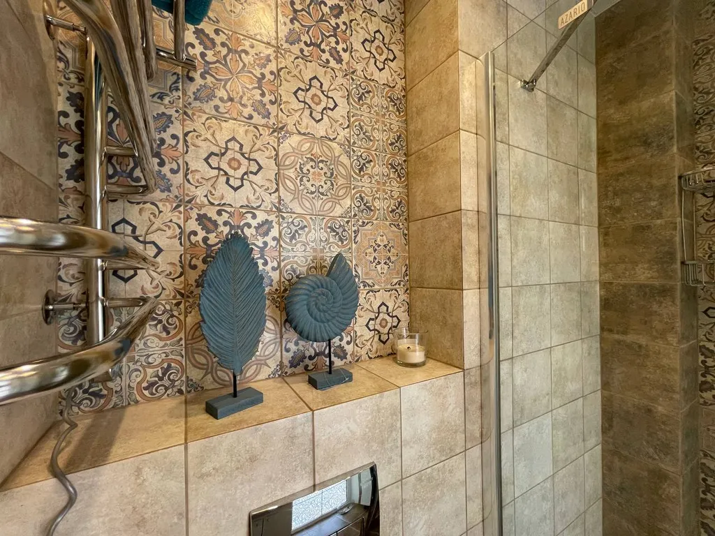 Двухуровневая квартира с дизайнерским ремонтом возле моря