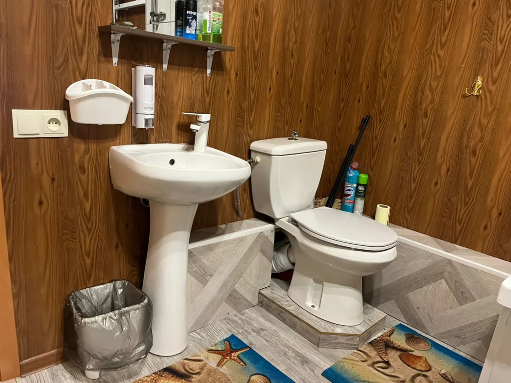 Терем с мансардой в дивном лесу у моря, с новым ремонтом и обстановкой