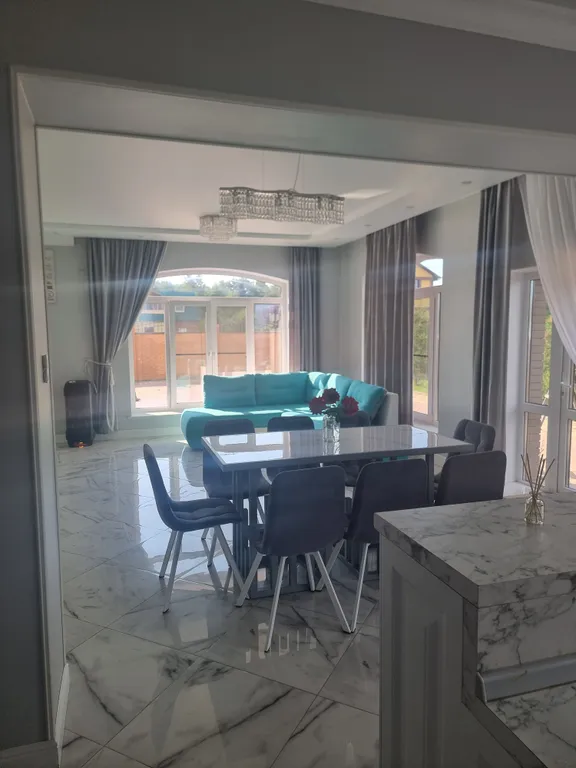 Коттедж с бассейном