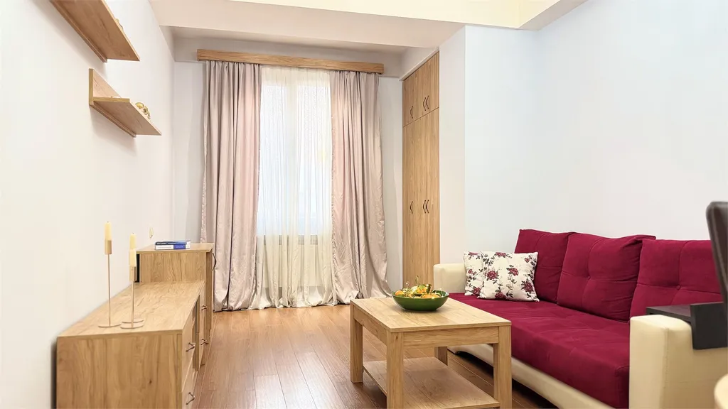 Улучшенные апартаменты с балконом в центре города